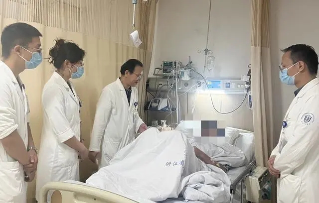 女子吃冰箱剩西瓜引发脑脓肿 发高烧超过40度 眩晕行走不稳